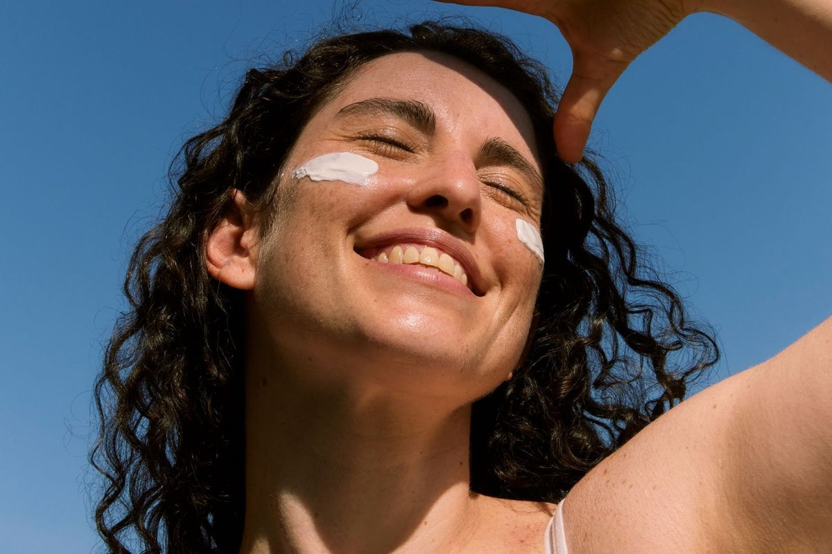 How Long Does Sunscreen Last on Face? Reapplication Guide