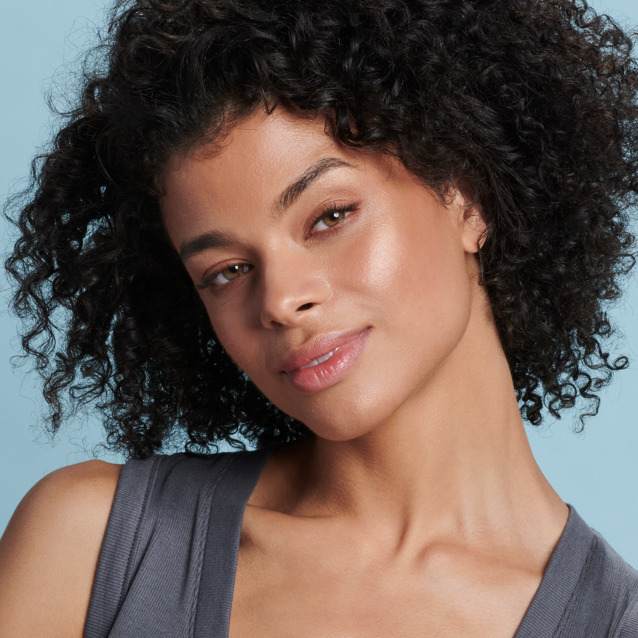 Model wearing Sunforgettable® Total Protection™ Brush-On Shield Bronze SPF 50 || all