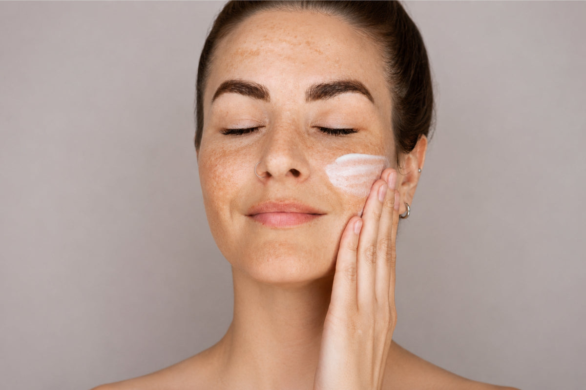Iron Oxides Prevent Dark Spots & HEV Hyperpigmentation 